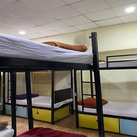 ורנאסי Vagabond Stay Hostel מראה חיצוני תמונה