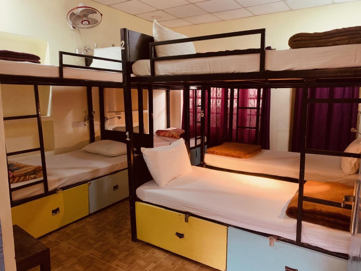ורנאסי Vagabond Stay Hostel מראה חיצוני תמונה
