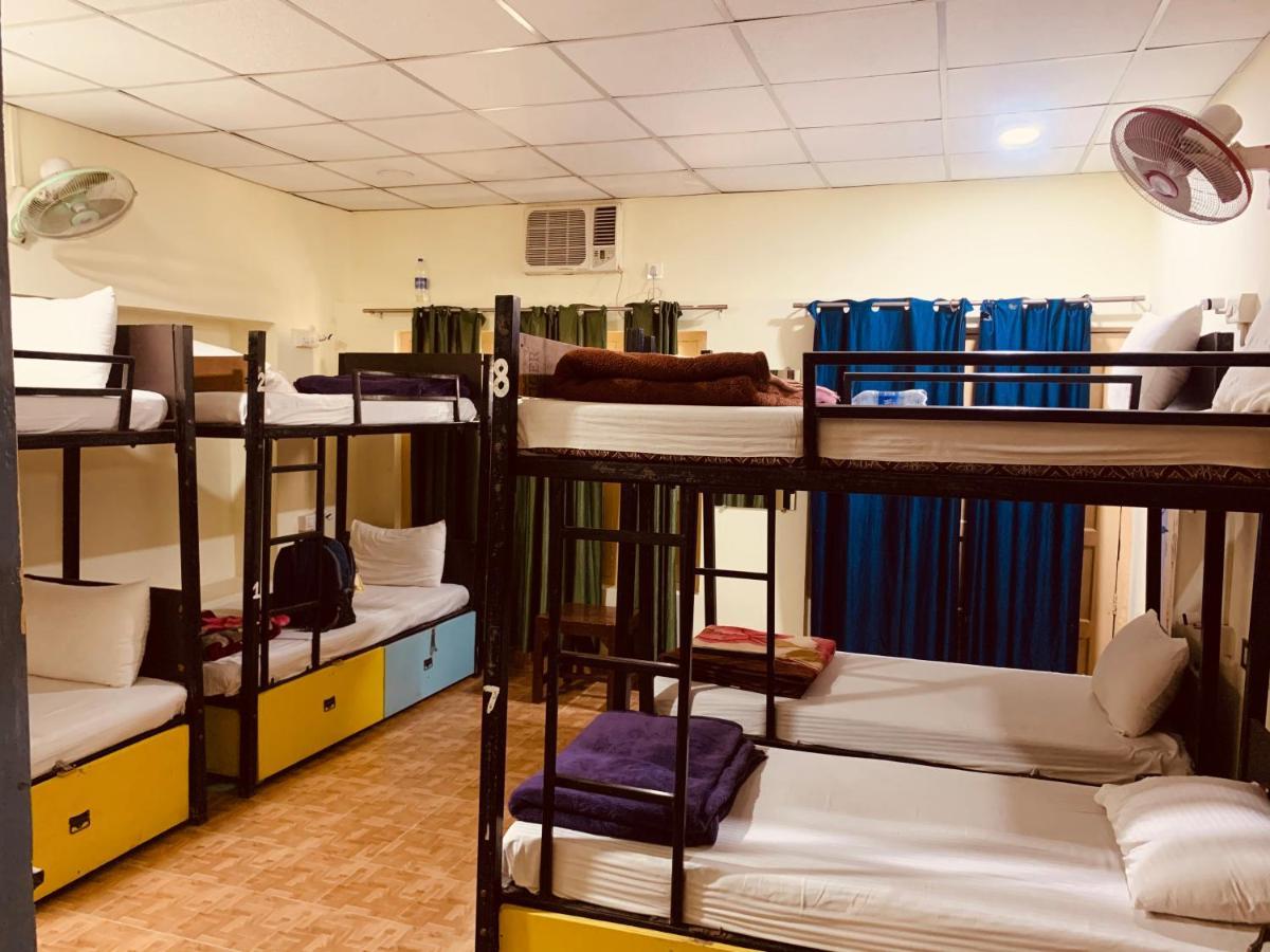 ורנאסי Vagabond Stay Hostel מראה חיצוני תמונה