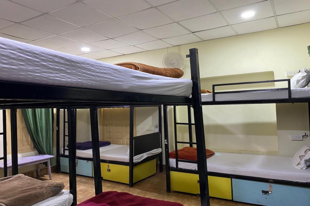 ורנאסי Vagabond Stay Hostel מראה חיצוני תמונה