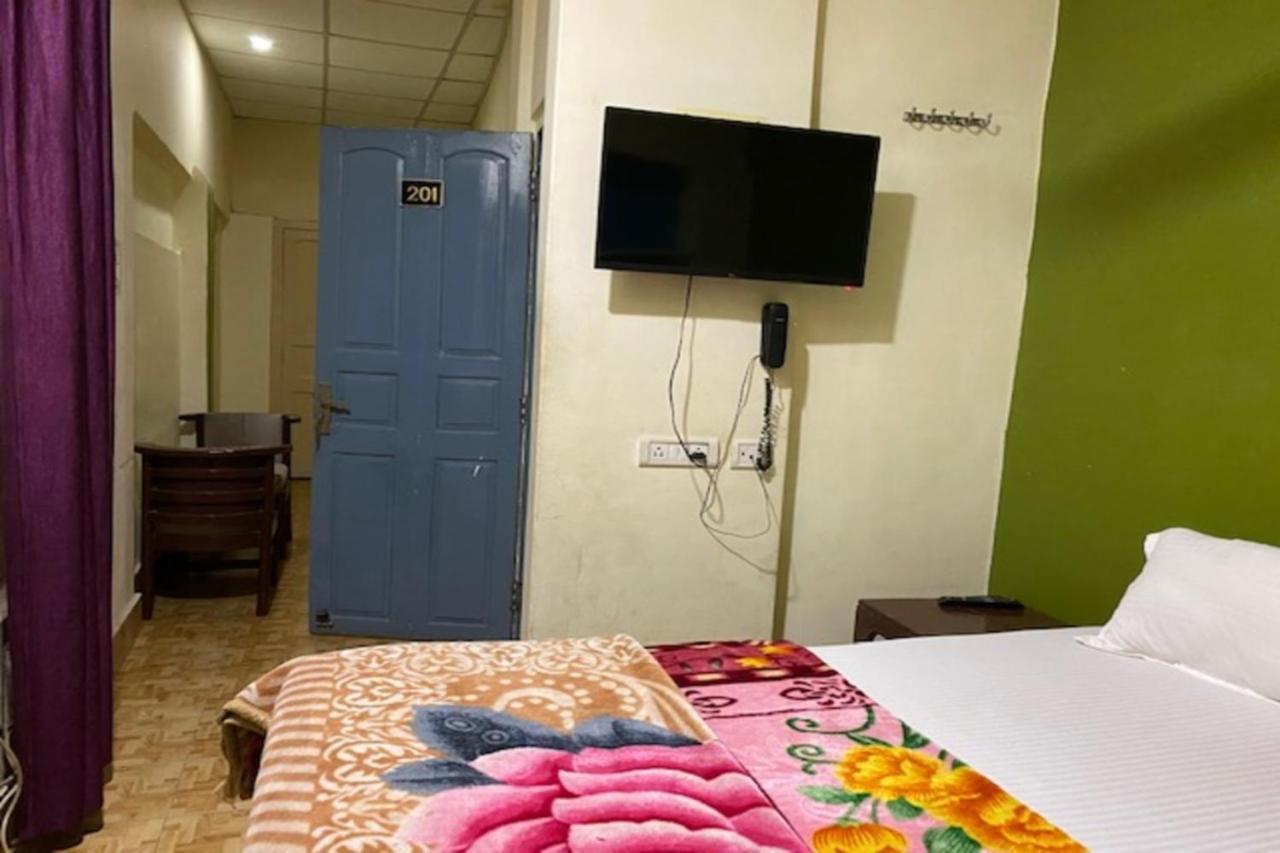ורנאסי Vagabond Stay Hostel מראה חיצוני תמונה