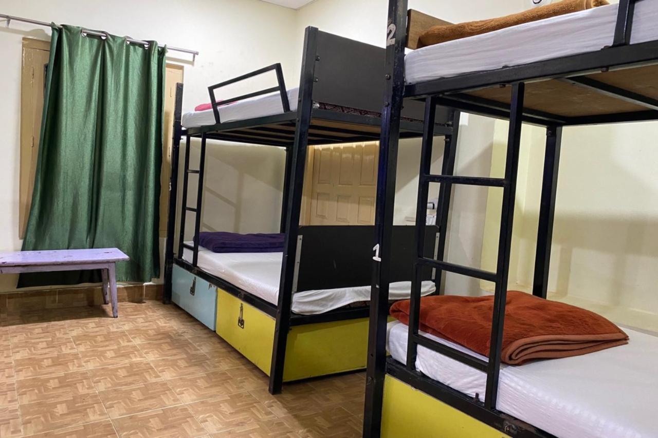 ורנאסי Vagabond Stay Hostel מראה חיצוני תמונה